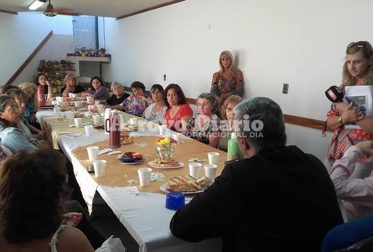 Con atención. Cada una de las presentes escuchó con atención y respeto a todas sus pares; lo mismo el intendente Nizar Esper.