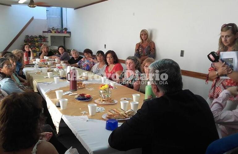 Con atención. Cada una de las presentes escuchó con atención y respeto a todas sus pares; lo mismo el intendente Nizar Esper.