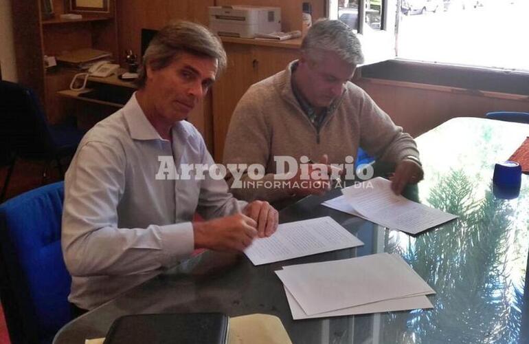 En la municipalidad. La firma del convenio se efectu&oacute; en el despacho del intendente Esper.