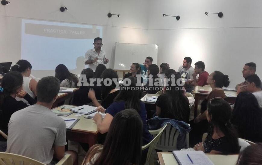 Primer lunes. En el día de hoy se desarrollaba en la Biblio la primera clase.