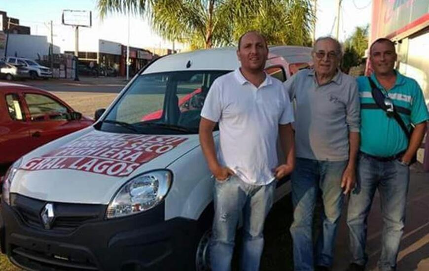 En la foto: Alexis Sciacca y dos de los integrantes de la Comisi&oacute;n Directiva como son Miguel Saltaleggio y Julio Argutti.