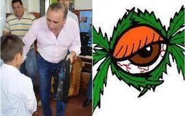 Imagen de Un intendente entreg&oacute; mochilas a ni&ntilde;os con dibujos de hojas de marihuana