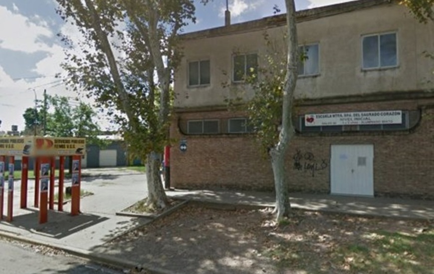 Imagen de Sali&oacute; a defender a un alumno y desat&oacute; un tiroteo frente a una escuela en Villa Gobernador G&aacute;lvez