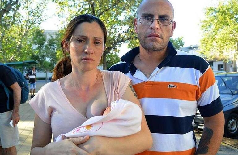Carina Di Marco, mamá de Florencia, y su pareja, Lucas Matías Gómez, padrastro de la nena quien está detenido por el crimen de la nena. Foto: Agencia