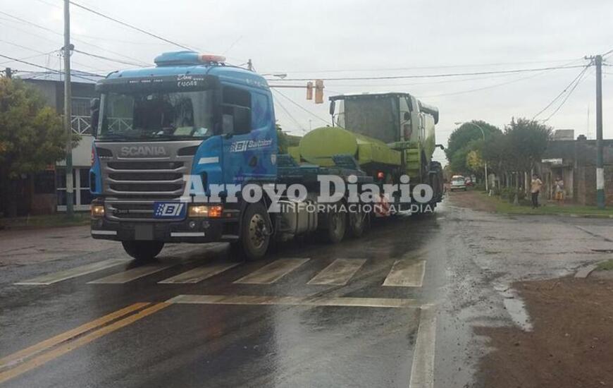 Imagen de Camiones arrasan con tendido de cables