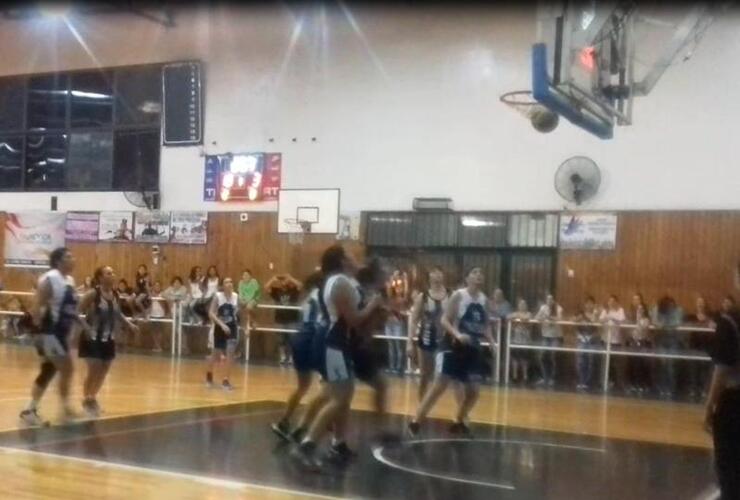 Imagen de .. Y un día regresó el Clásico Femenino de Básquet