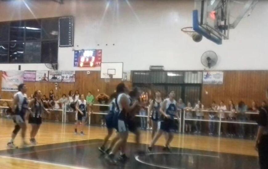 Imagen de .. Y un día regresó el Clásico Femenino de Básquet