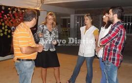 En Arroyo Seco. Los aportes ya llegaron a la escuela pero la diputada decidió visitar en persona la institución educativa.
