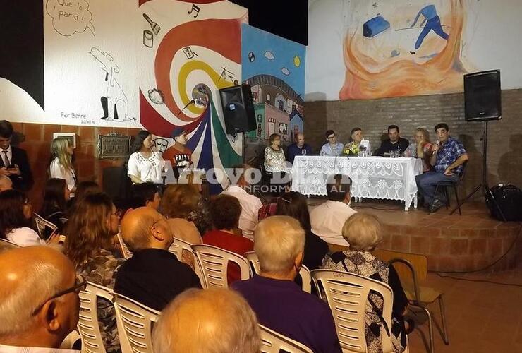 Noche espléndida. La velada se realizó en el patio del Centro Cultural.
