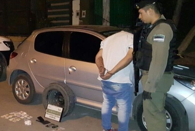 Imagen de Lo arrestaron con cocaína y muchas divisas