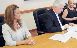 Presente. La directora del Inaes Astrid Hummel particip&oacute; de la entrega de subsidios