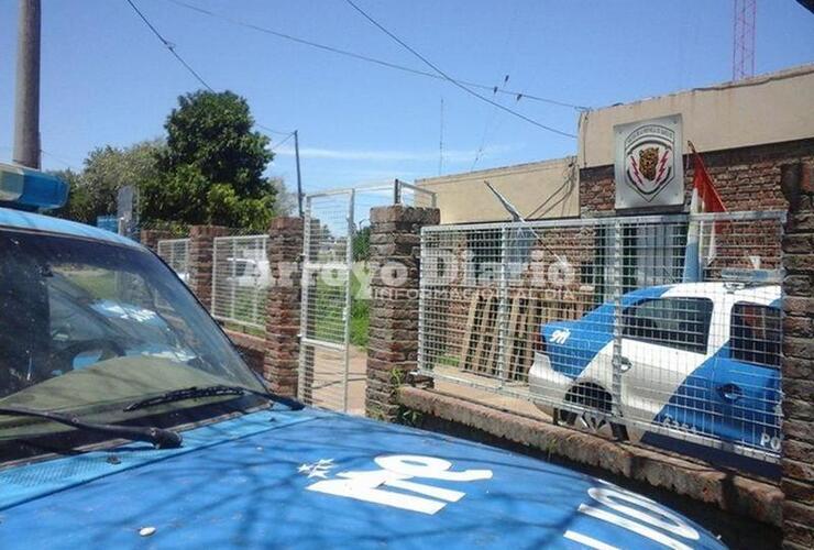 Imagen de Comando Radioeléctrico secuestra dos motos y detiene a varios masculinos