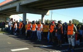 El piquete en la autopista Rosario-Buenos Aires. Foto: CCC