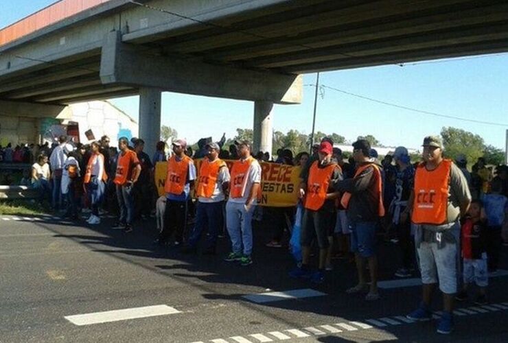 El piquete en la autopista Rosario-Buenos Aires. Foto: CCC