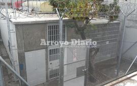 Para 12. El módulo de detención ubicado en la seccional local tiene capacidad para alojar hasta 12 presos.