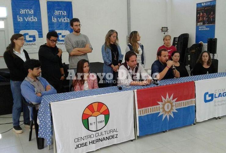 En el SUM. La presentación se llevó a cabo en el Salón de Usos Múltiples del Centro Cultural "José Hernández". Foto: Nicolás Trabaina