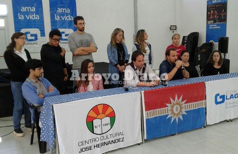 En el SUM. La presentación se llevó a cabo en el Salón de Usos Múltiples del Centro Cultural "José Hernández". Foto: Nicolás Trabaina