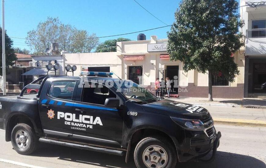 En el lugar. Personal del Comando se aperson&oacute; a dialogar con la due&ntilde;a del negocio.