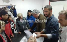 En el Centro Cultural. La entrega se realizó en el SUM y estuvo encabezada por el intendente Nizar Esper. Foto: Nicolás Trabaina