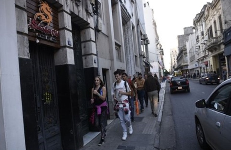 Incidente. En Mitre 858 funciona "Salta Latin Club", donde asiste Arnold el ciclista agredido. Foto: H&eacute;ctor R&iacute;o