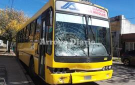 En la comisaría. El colectivo que colisionó al ciclista está secuestrado en la seccional 27