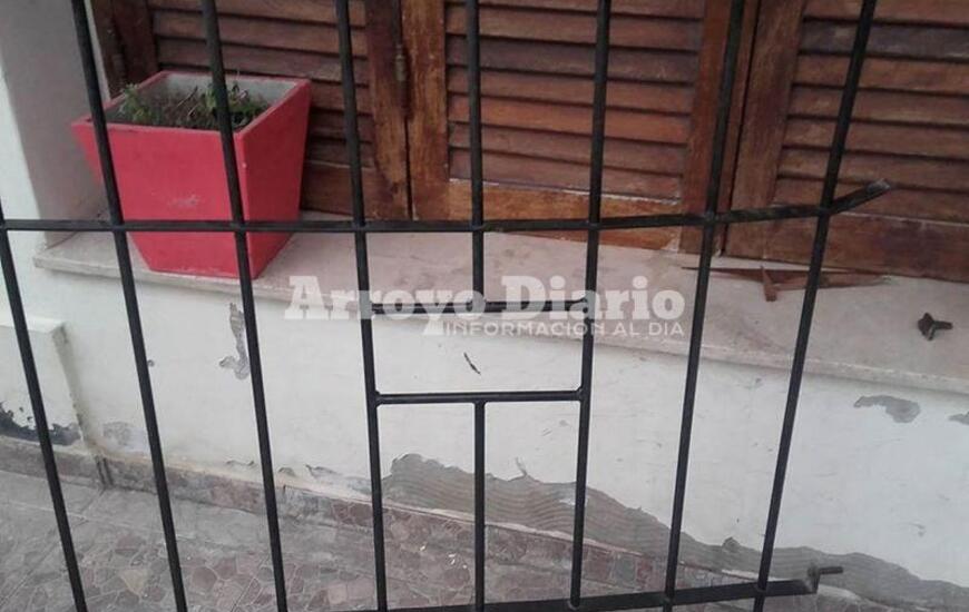 Esta es la reja de la ventana que los ladrones cortaron.