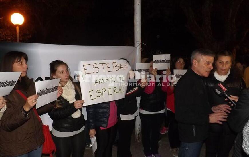 En la plaza. La manifestación se llevó a cabo este miércoles por la noche en la plaza céntrica de nuestra ciudad.