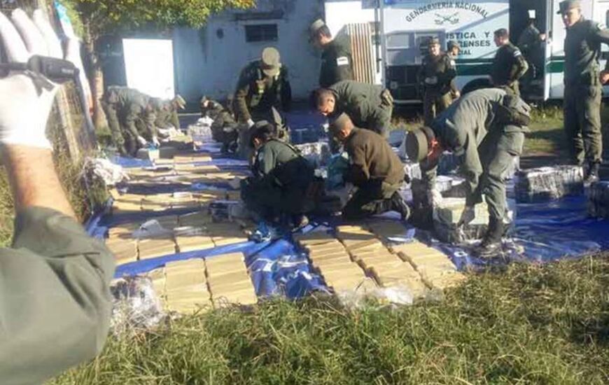 Los casi 1.000 kilos de marihuana se encontraban ocultos en un camión con semirremolque y estaban disimulados entre bolsas de arroz.