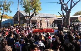 Gran acto. El mismo se llevó a cabo en las puertas del jardín.