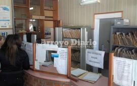 &Aacute;gil y r&aacute;pido. El ladr&oacute;n salt&oacute; este vidrio y se abri&oacute; paso a la oficina que est&aacute; ubicada detr&aacute;s.