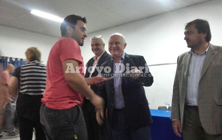 Contentos. Los vecinos se mostraron satisfechos con la promesa cumplida de ayuda por parte del gobierno.