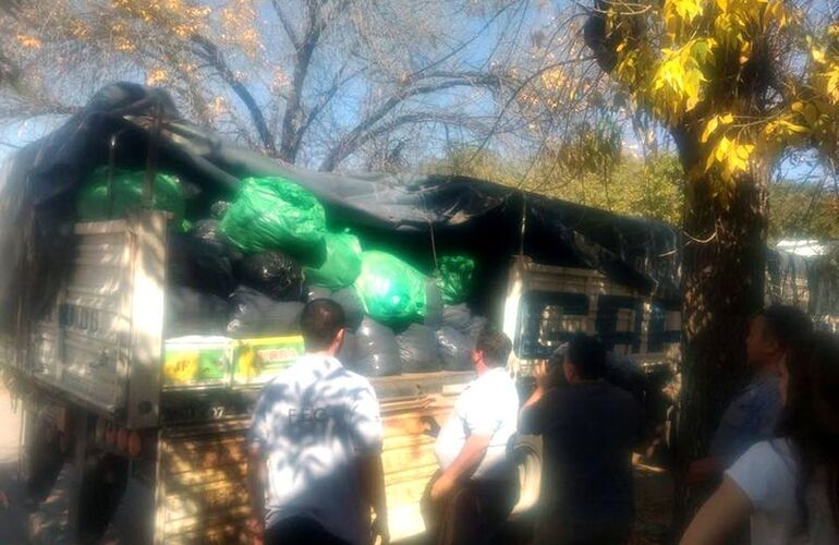 Donaciones. Tras la partida del camión cargado con ropa y calzado; ahora el objetivo es juntar alimentos no perecederos.