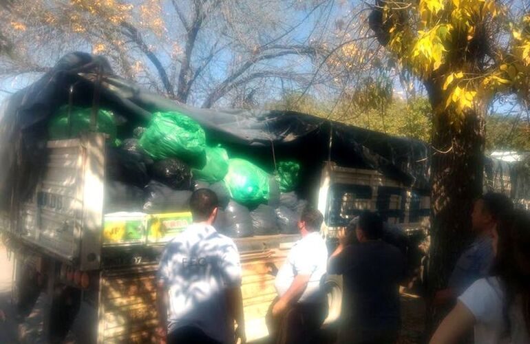 Donaciones. Tras la partida del cami&oacute;n cargado con ropa y calzado; ahora el objetivo es juntar alimentos no perecederos.