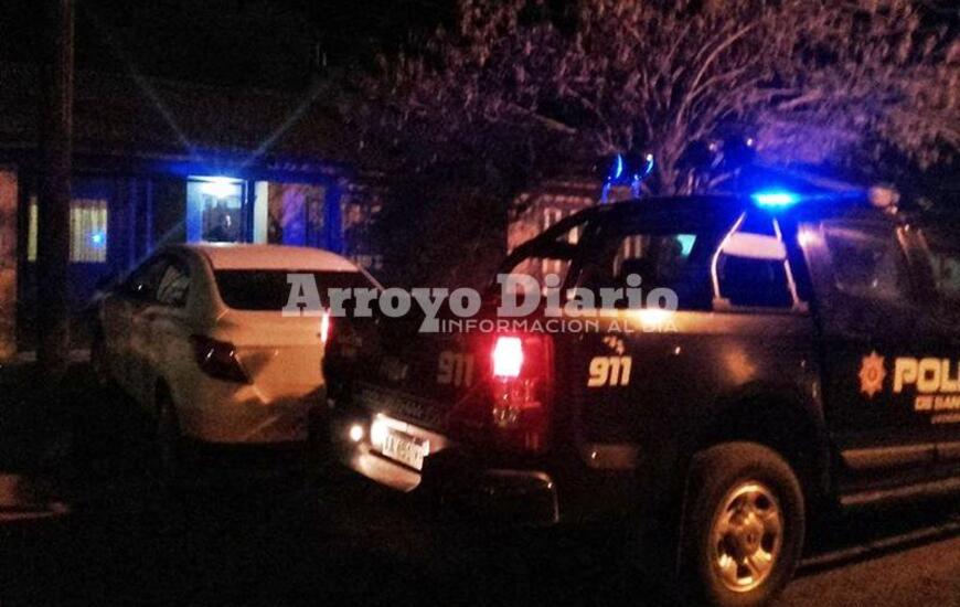 R&aacute;pida respuesta. Luego del llamado de vecinos, las patrullas llegaron en pocos minutos al domicilio de los damnificados con el robo.