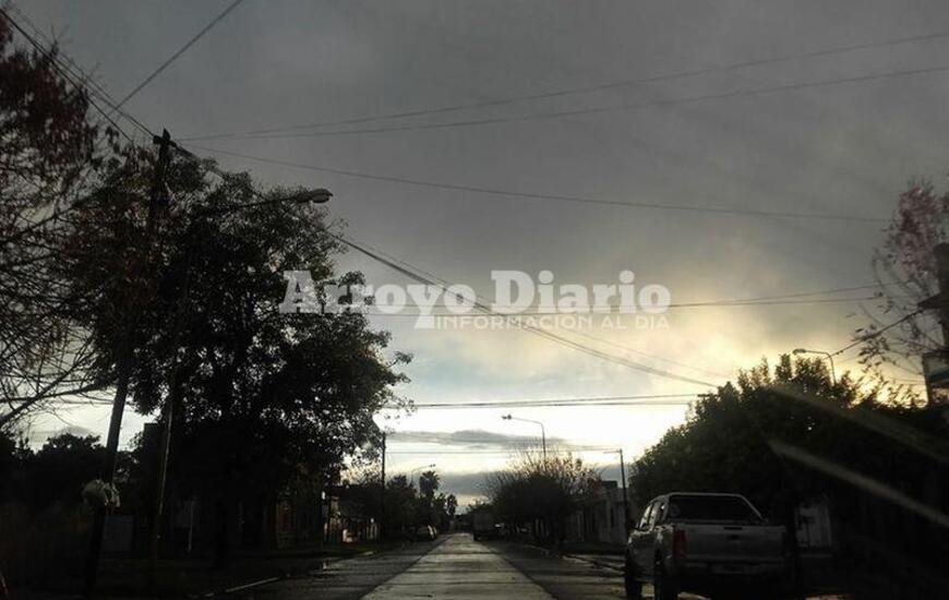 Solo nubes grises. Tras el chaparr&oacute;n de esta madrugada, al despuntar el d&iacute;a el cielo se mostraba amenazante desde temprano.