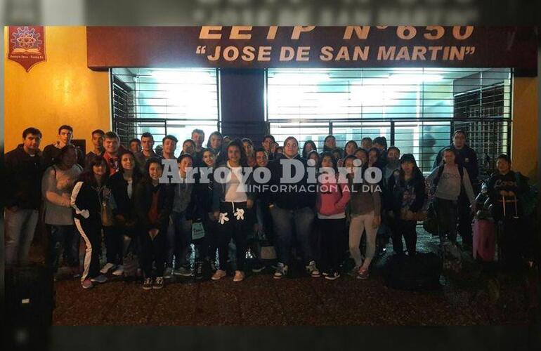 Imagen de Programa Nacional Conociendo mi País: La EETP N° 650 viajó a Buenos Aires con un contingente