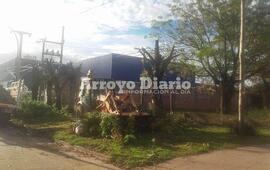 Va queriendo. Los municipales trabajando en San Martín al 1500.