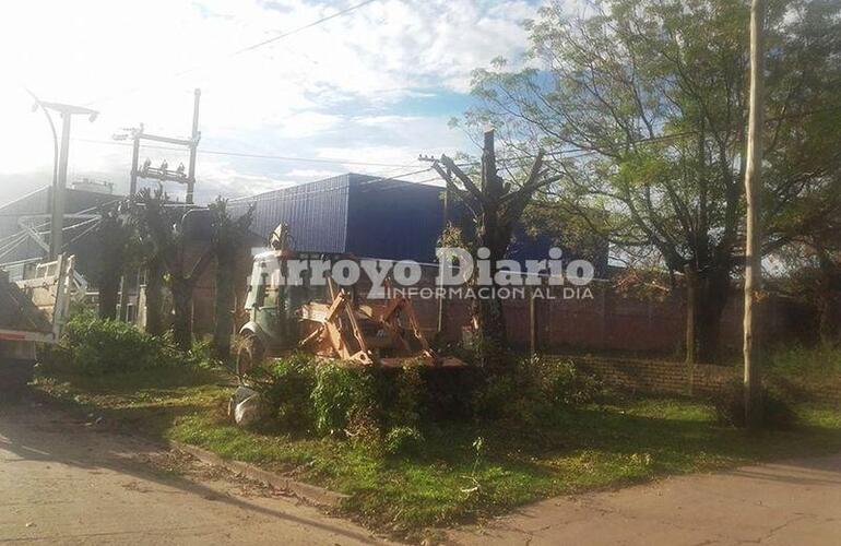 Va queriendo. Los municipales trabajando en San Mart&iacute;n al 1500.