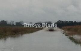 Un r&iacute;o. El camino esta ma&ntilde;ana mientras llov&iacute;a torrencialmente en nuestra zona.