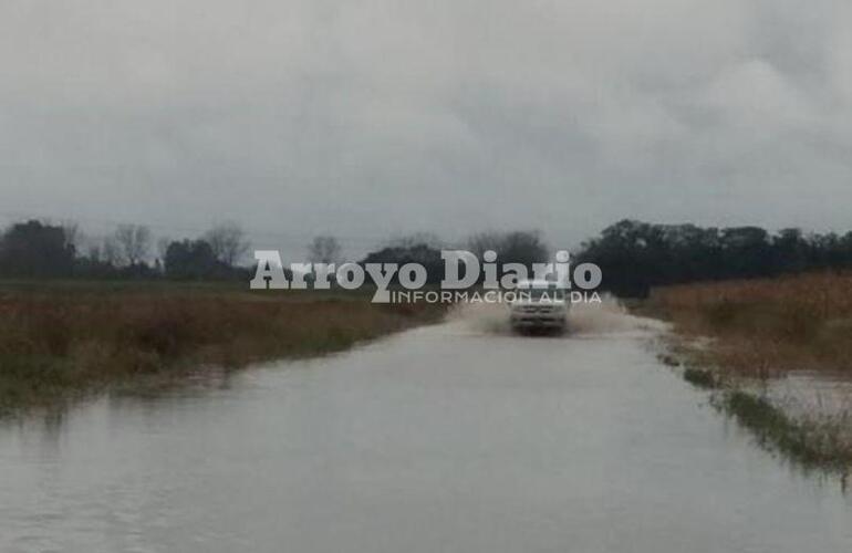 Un río. El camino esta mañana mientras llovía torrencialmente en nuestra zona.