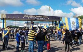 Desde temprano. Los hinchas comenzaban a acercarse al predio que el CARC tiene en Arroyo Seco.
