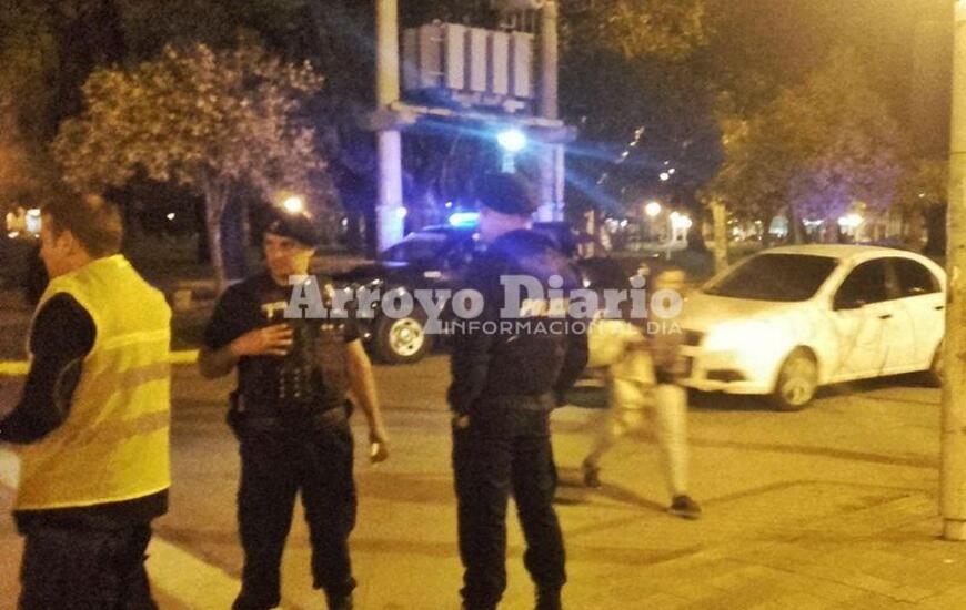 Presentes. Los agentes que llegaron de Rosario para colaborar en el operativo de este lunes.