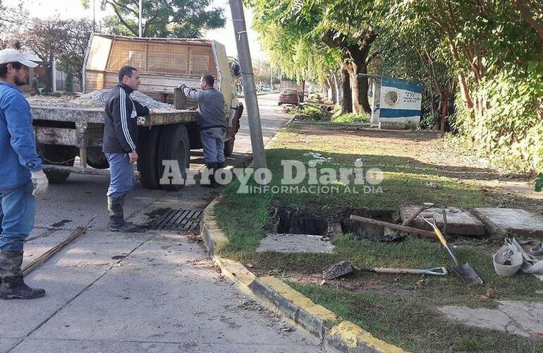 Independencia y Humberto Primo. Desde esta mañana los municipales trabajaban en la zona y el tránsito estaba cortado en las cercanías.