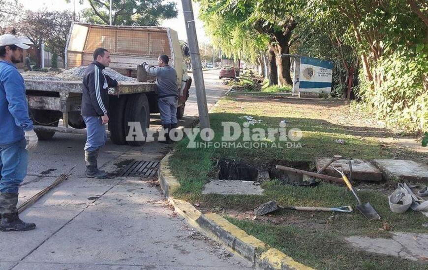 Independencia y Humberto Primo. Desde esta ma&ntilde;ana los municipales trabajaban en la zona y el tr&aacute;nsito estaba cortado en las cercan&iacute;as.