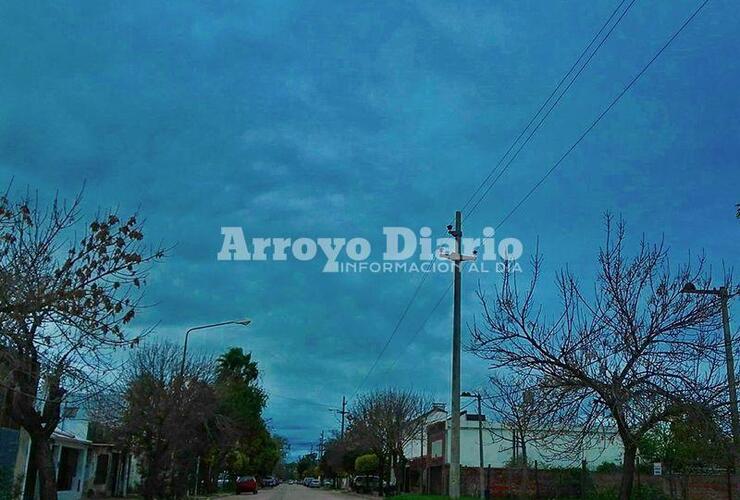 Cielito lindo. Después de varios días grises, finalmente el cielo se muestra bien celeste.