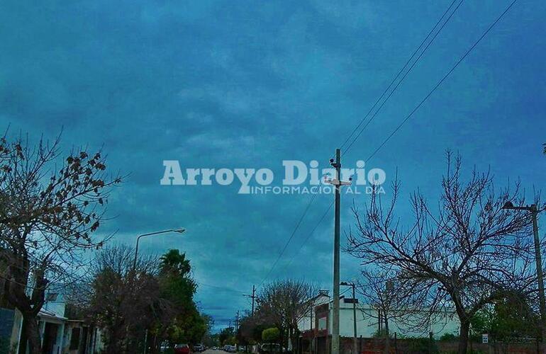 Cielito lindo. Después de varios días grises, finalmente el cielo se muestra bien celeste.