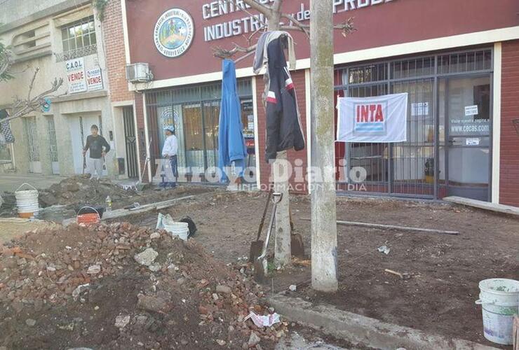 Dirección. El Centro Comercial está ubicado en Lisandro de la Torre 250, Arroyo Seco.