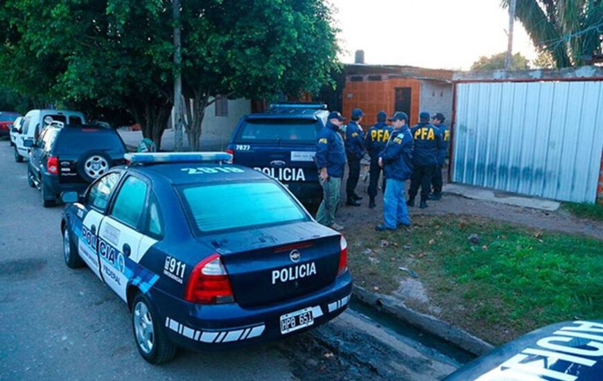 Imagen de Realizaron m&aacute;s de 30 allanamientos en la zona centro y sur de la ciudad de Rosario