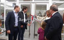 Momento esperado. El corte de cinta y la apertura del CIC.