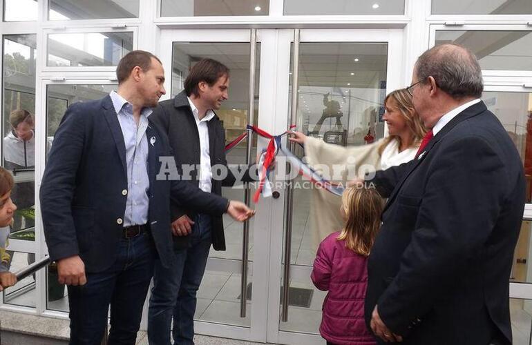 Momento esperado. El corte de cinta y la apertura del CIC.